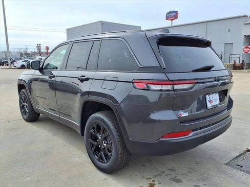 New 2026 Jeep Grand Cherokee Altitude RWD image 4