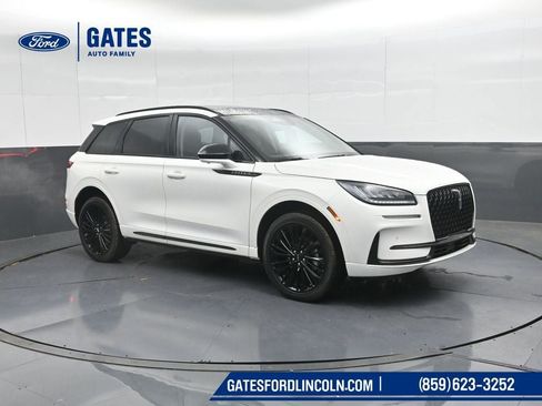 New 2026 Lincoln Corsair Premiere image 4