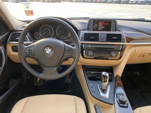 Used 2017 BMW 320i xDrive Sedan AWD/4WD image 9