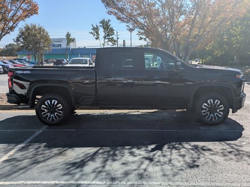 Used 2021 Chevrolet Silverado 2500 LTZ w/ LTZ Plus Package image 3