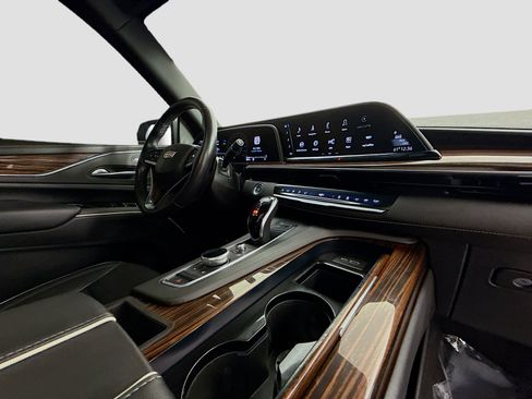 Used 2022 Cadillac Escalade Premium Luxury image 36