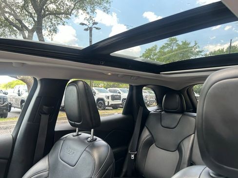 Used 2019 Jeep Cherokee Limited AWD/4WD image 10