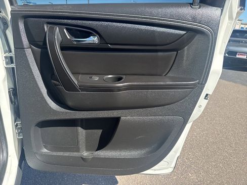 Used 2015 Chevrolet Traverse LT image 24