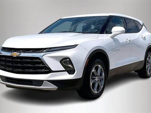 Used 2023 Chevrolet Blazer LT image 2