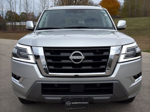 Used 2024 Nissan Armada SV image 3