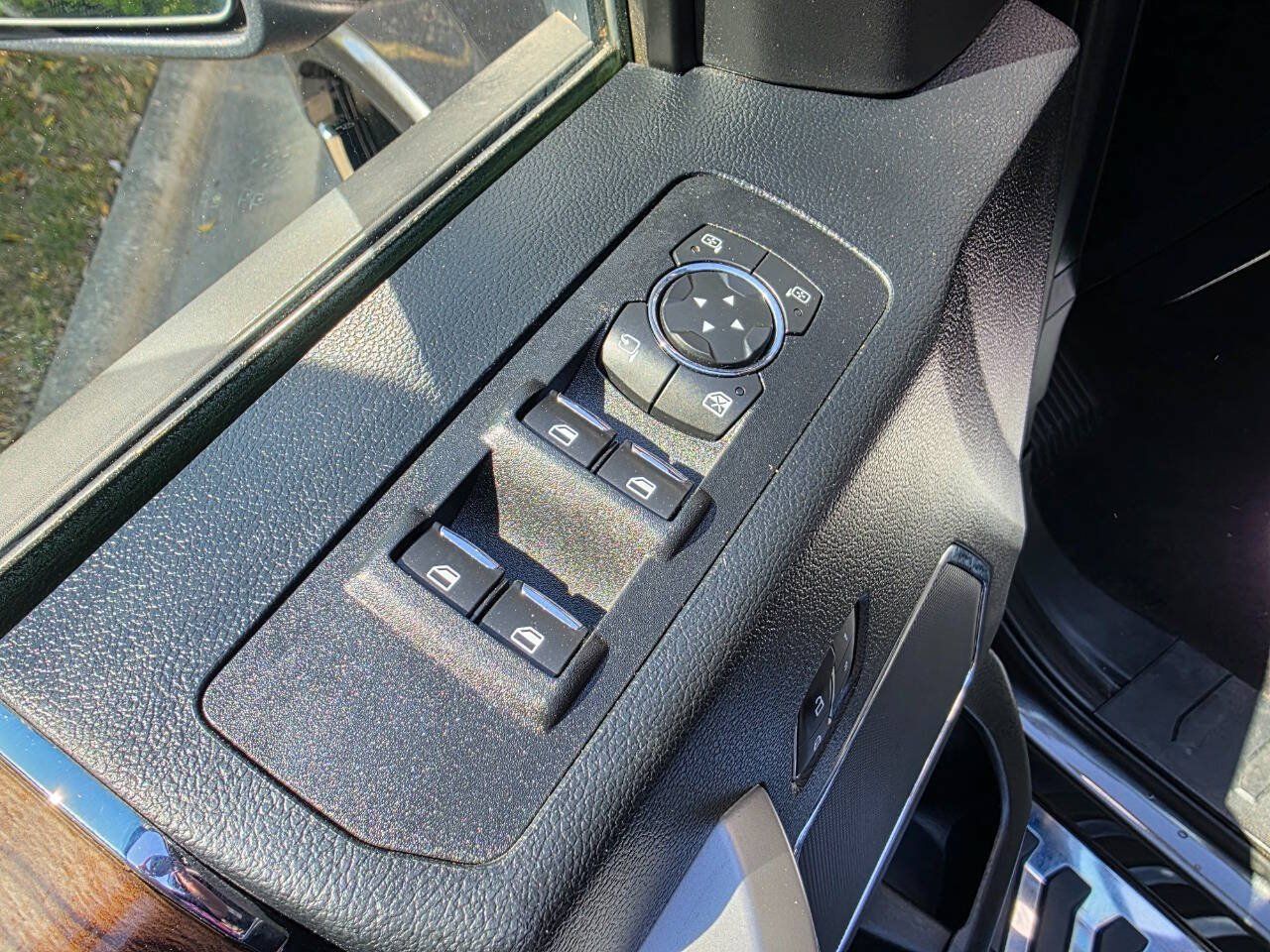 Used 2020 Ford F150 Lariat AWD/4WD image 12