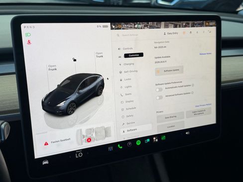 Used 2025 Tesla Model Y Long Range AWD/4WD image 24