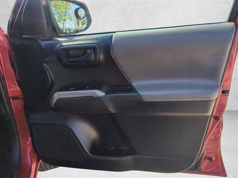 Used 2017 Toyota Tacoma SR5 RWD image 24