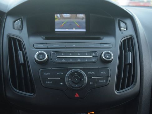 Used 2017 Ford Focus SE FWD image 11