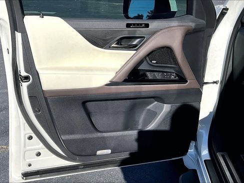 Used 2025 Lexus LX 600 4WD w/ Luxury Package image 21