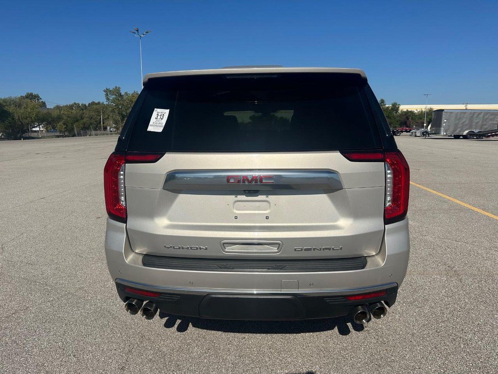 Used 2021 GMC Yukon Denali w/ Denali Premium Package RWD image 4