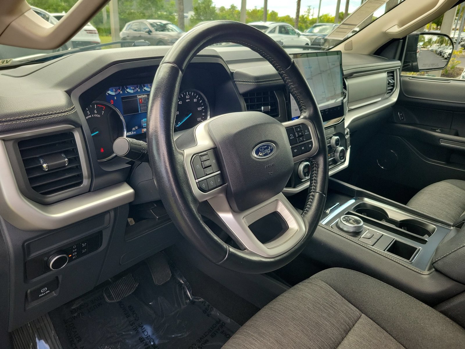 Used 2024 Ford Expedition XLT RWD image 18