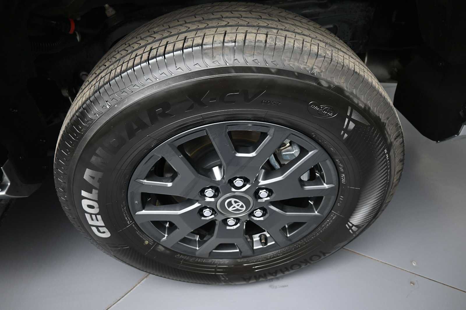 Used 2025 Toyota 4Runner SR5 AWD/4WD image 17