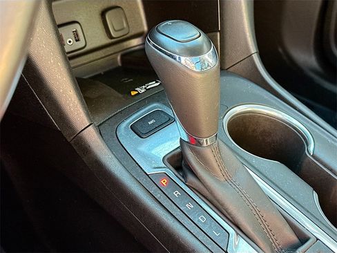 Used 2018 Chevrolet Equinox Premier image 17