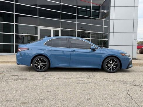 Used 2024 Toyota Camry SE FWD image 2
