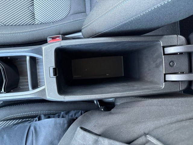 Used 2027 Chevrolet Bolt LT w/ Comfort Package FWD image 22