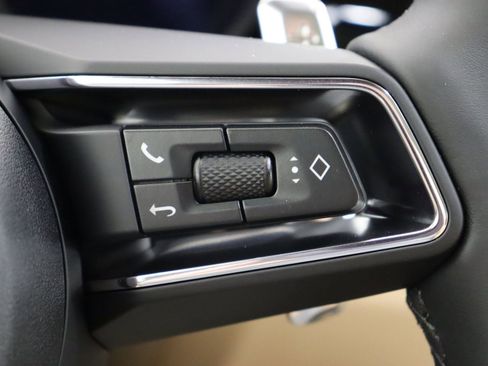 Used 2025 Porsche Macan image 20