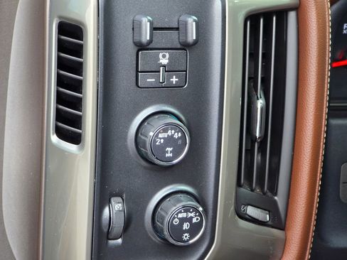 Used 2018 Chevrolet Silverado 1500 High Country image 38