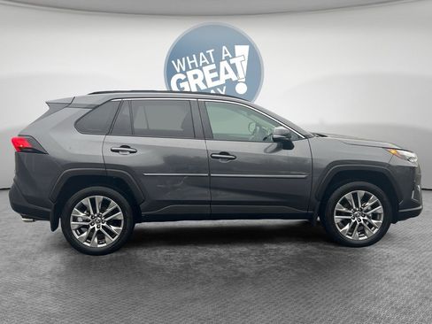 Used 2023 Toyota RAV4 XLE Premium image 3