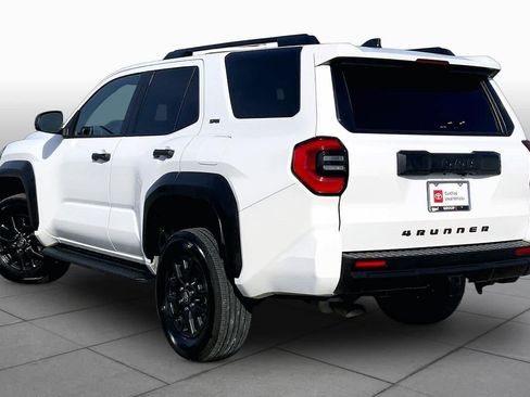 Used 2025 Toyota 4Runner SR5 AWD/4WD image 12