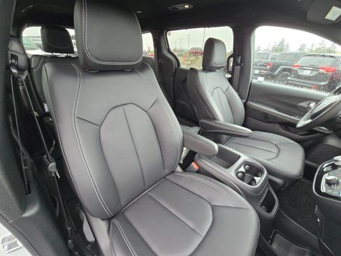 New 2026 Chrysler Voyager LX FWD image 13