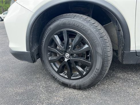 Used 2018 Nissan Rogue SV AWD/4WD image 13