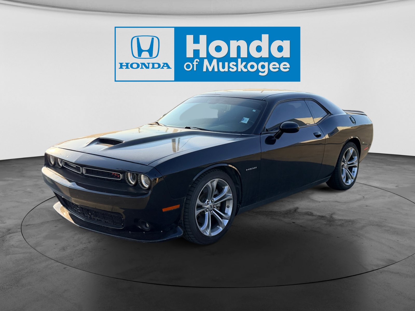 Used 2022 Dodge Challenger R/T RWD image 1