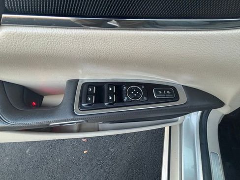 Used 2017 Lincoln Continental Premiere image 23