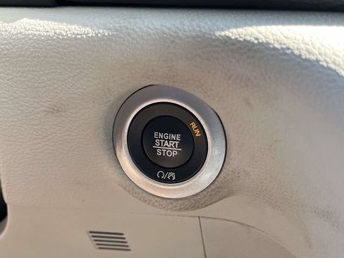 Used 2020 Chrysler Pacifica Limited FWD image 35