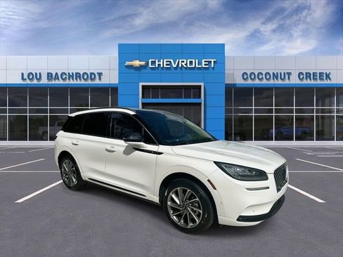Used 2022 Lincoln Corsair Grand Touring AWD/4WD image 2