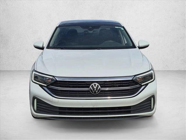 Used 2022 Volkswagen Jetta SEL FWD image 2