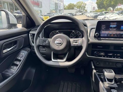 Used 2024 Nissan Rogue SV AWD/4WD image 15