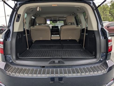 Used 2023 Nissan Armada SL w/ Captain's Chairs Package RWD image 11