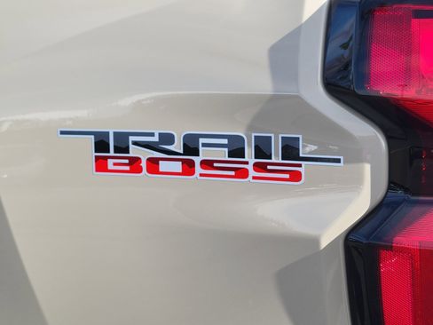 Used 2023 Chevrolet Colorado Trail Boss w/ Advanced Trailering Package image 13