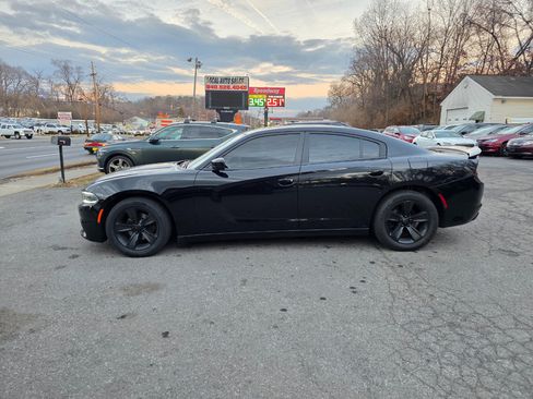 Used 2016 Dodge Charger SXT image 8