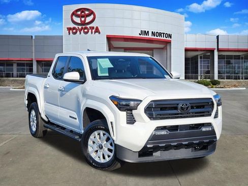 Used 2025 Toyota Tacoma SR5 AWD/4WD image 1