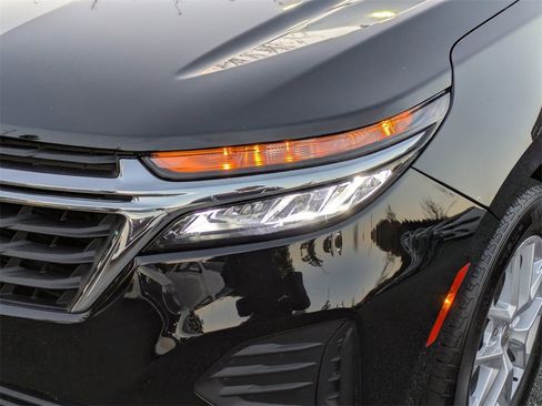 Used 2022 Chevrolet Equinox LS w/ LS Convenience Package image 9