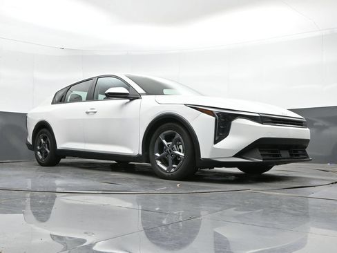 Used 2025 Kia K4 FWD image 42