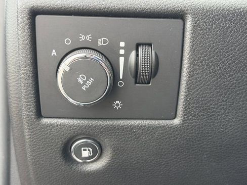 Used 2016 Jeep Grand Cherokee Limited w/ Luxury Group II image 19