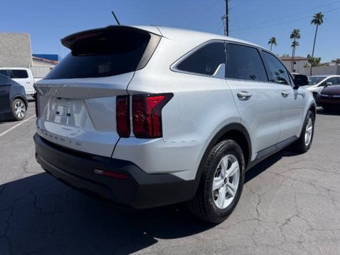 Used 2022 Kia Sorento LX FWD image 3