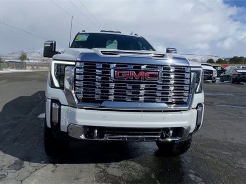 Used 2024 GMC Sierra 2500 Denali w/ Denali Reserve Package image 3