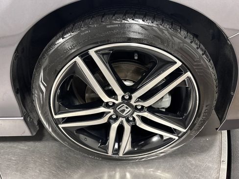 Used 2017 Honda Accord Sport image 14