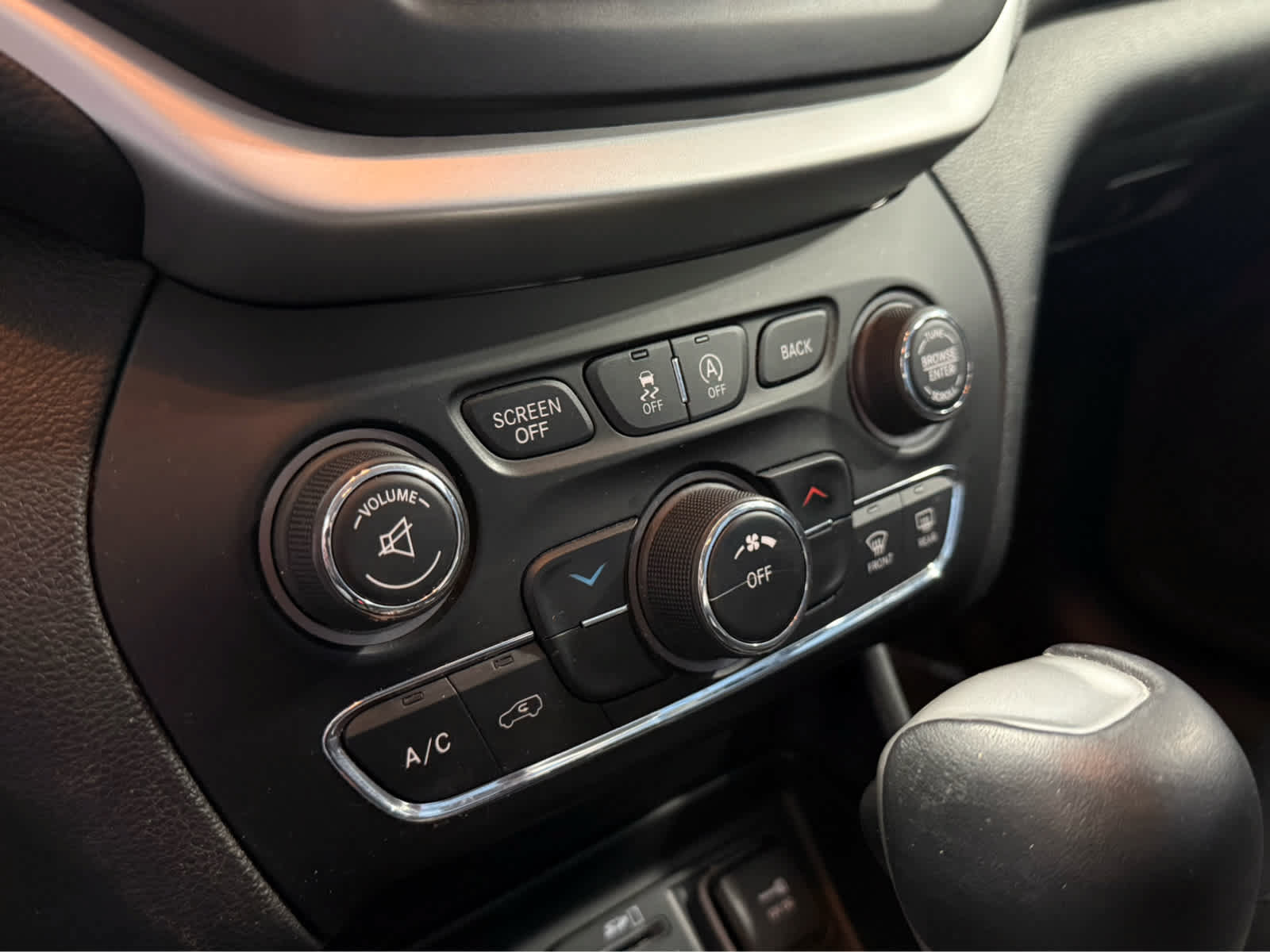 Used 2015 Jeep Cherokee Trailhawk w/ Leather Interior Group AWD/4WD image 30