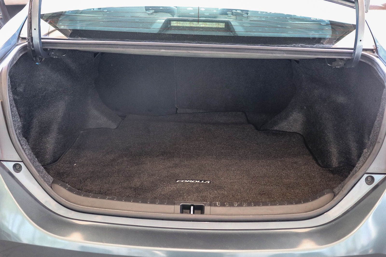 Used 2015 Toyota Corolla LE FWD image 30