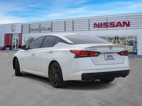 Used 2025 Nissan Altima 2.5 SR w/ SR Premium Package image 8