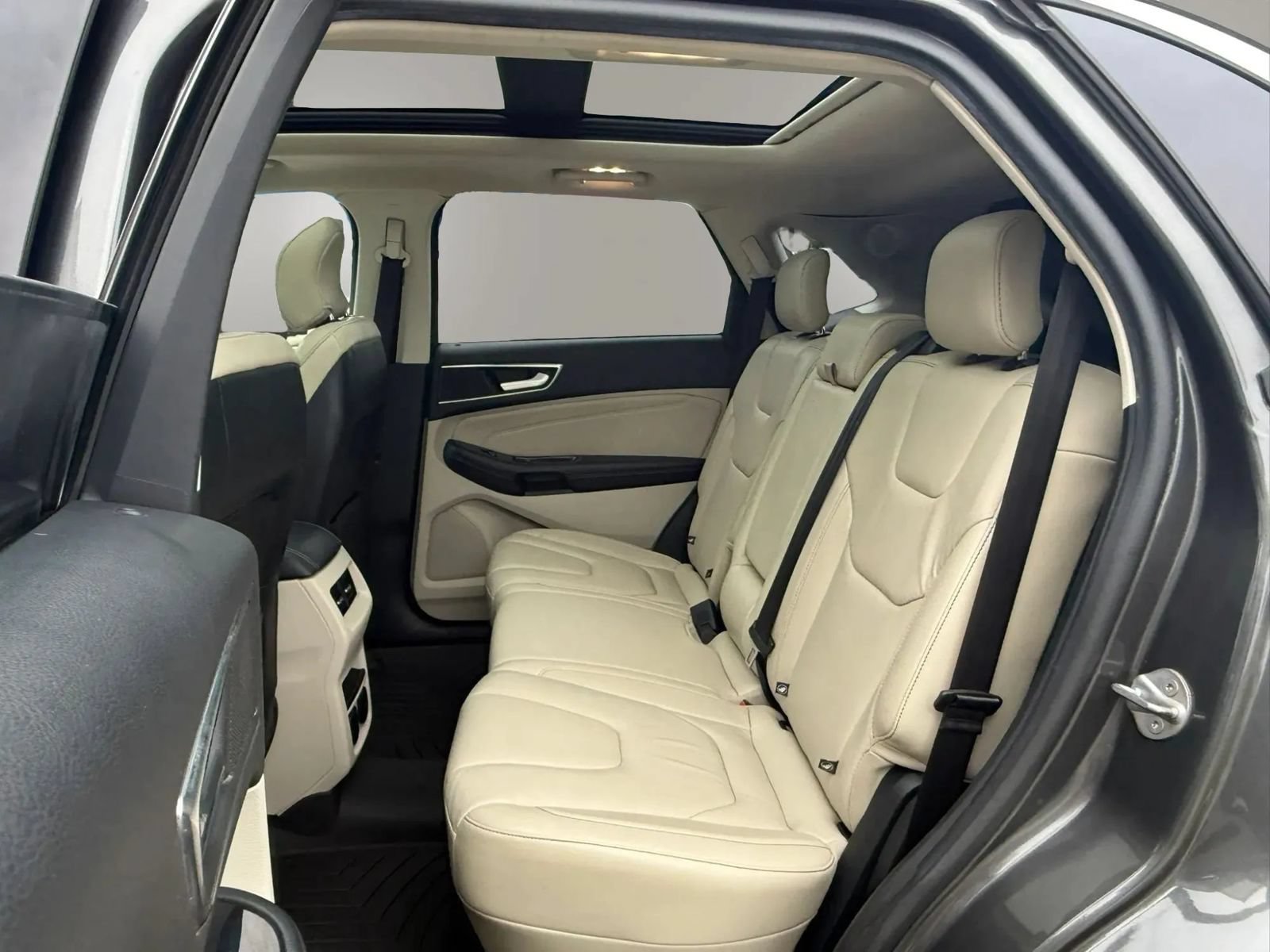 Used 2017 Ford Edge Titanium w/ Technology Package AWD/4WD image 22