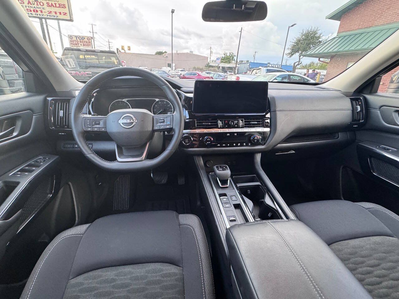 Used 2026 Nissan Pathfinder SV FWD image 18