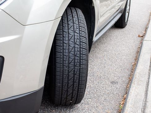 Used 2015 Chevrolet Equinox LT w/ Driver Convenience Package image 9