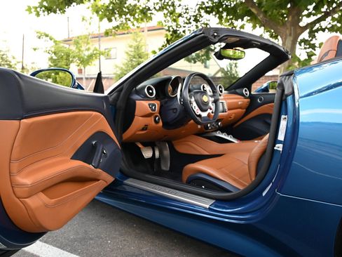 Used 2015 Ferrari California T RWD image 55