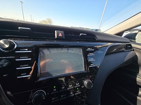 Used 2019 Toyota Camry LE image 19